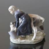 Pige med kalv, Royal Copenhagen figur nr. 779 