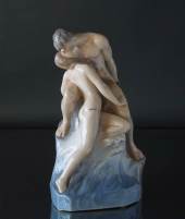 Bølge og Strand. Mand og kvinde ved havet, Royal Copenhagen figur nr. 1132