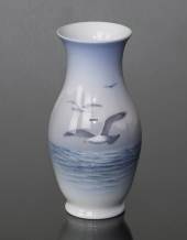 Vase med måge, produceret af Royal Copenhagen