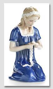 Ung Pige som Binder Blomster, Royal Copenhagen figur 