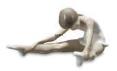 Siddende ballerina som b�jer sig forover, Royal Copenhagen figur