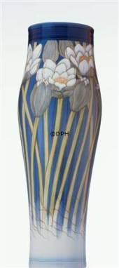 Vase med åkander, produceret af Royal Copenhagen