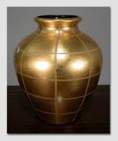 Chinese vase with gold-check pattern
