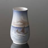 Vase i relief med Fiskekutter, produceret af Bing & Grøndahl