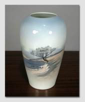 Vase w/scenery