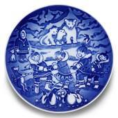 2005 RC The Children's Christmas plate