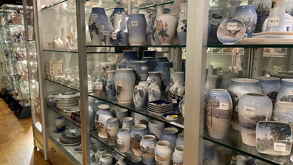 Many lovely Bing & Grøndahl and Royal Copenhagen vases
