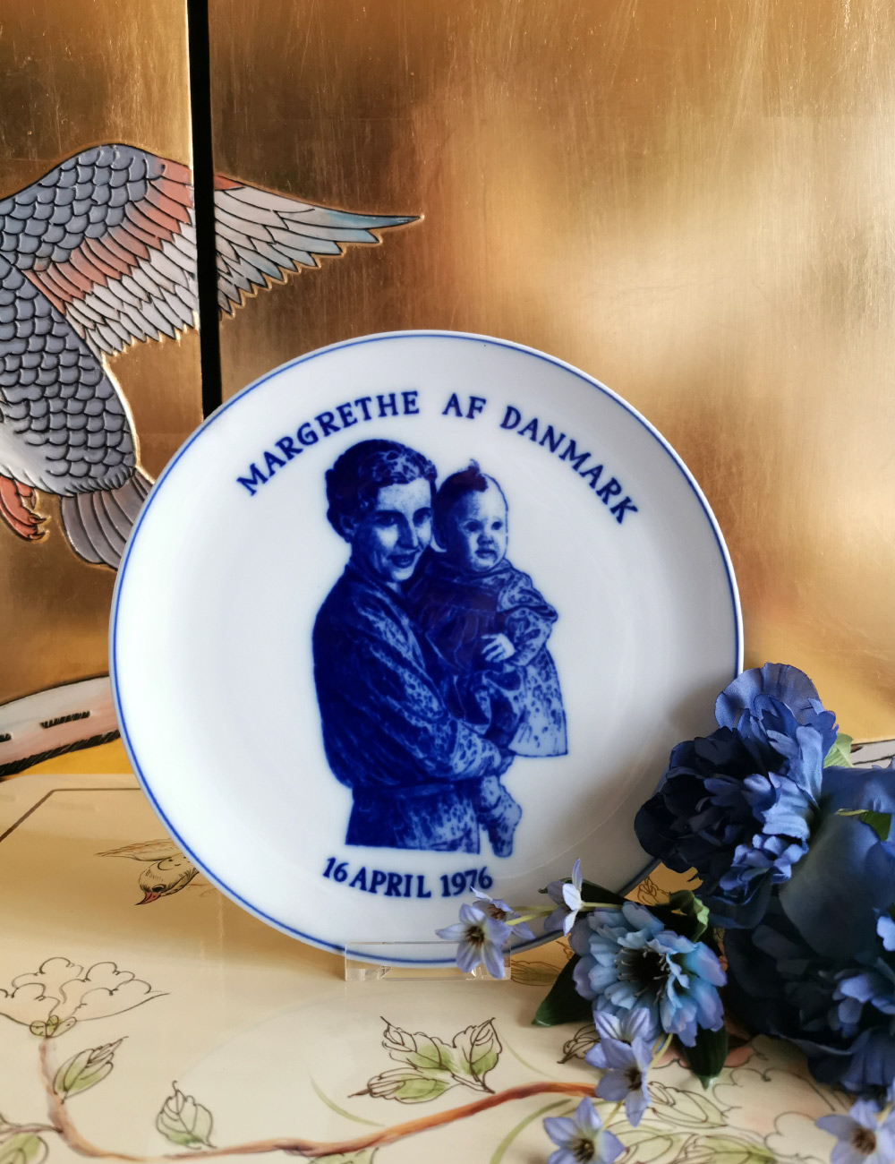 Plate with Queen Ingrid and Queen Margrethe as a child from Rosenthal