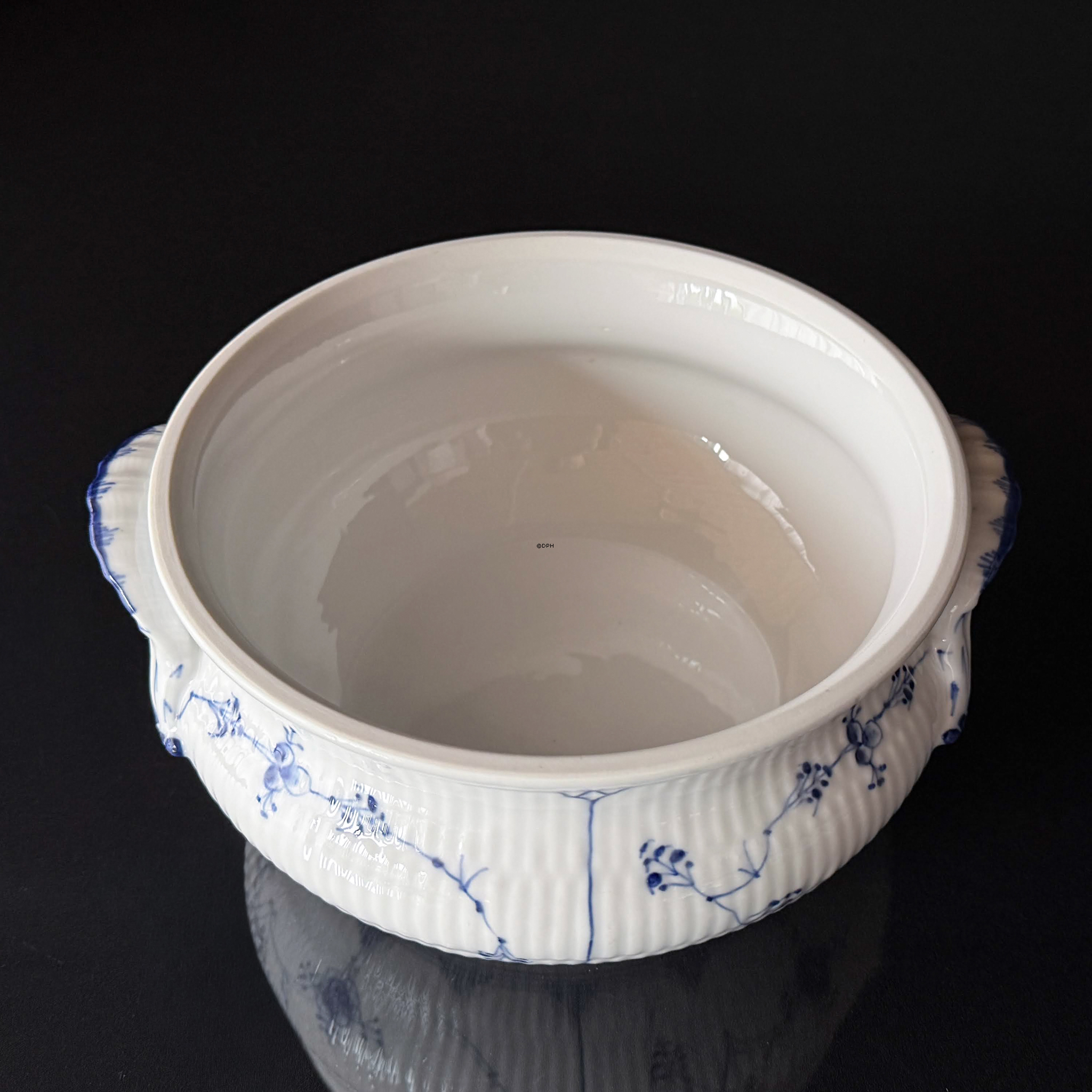 Royal Copenhagen Blue Fluted Plain large round tureen with lid and underplate, 1889-1922, with grinding mark under the lid