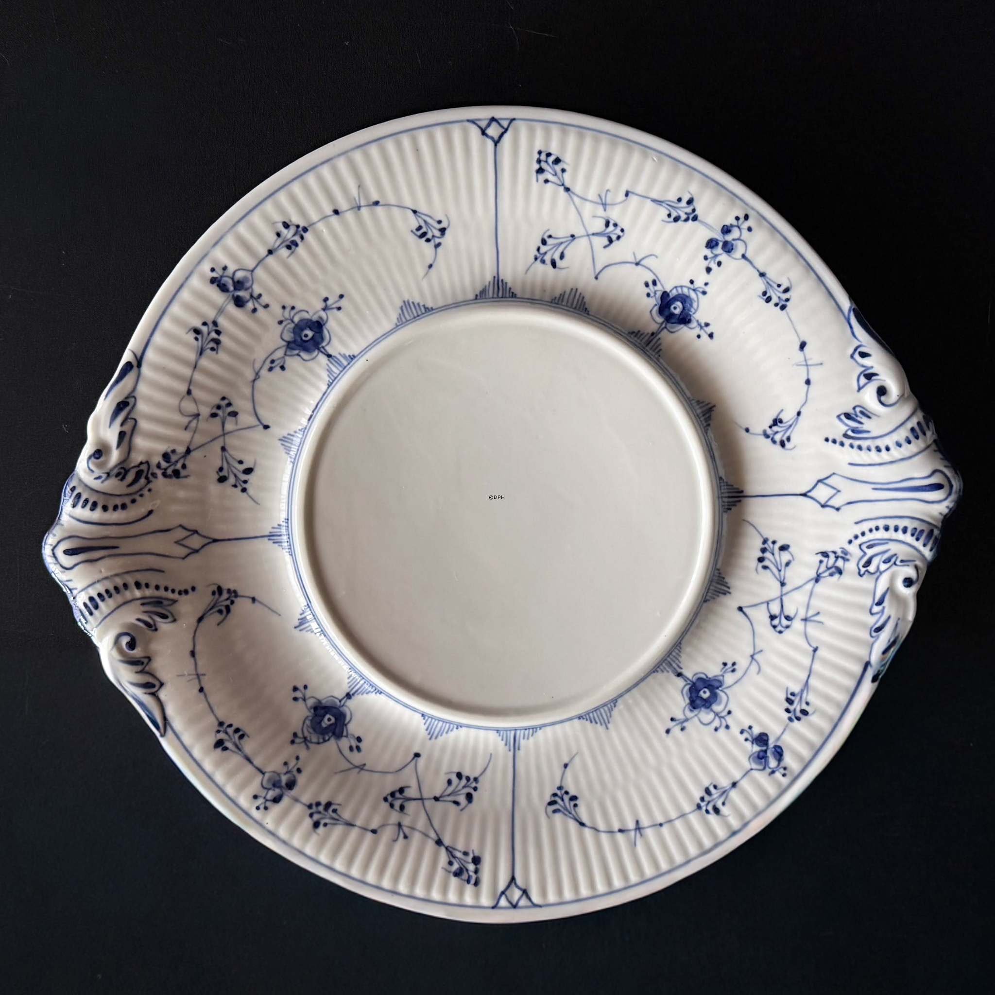 Royal Copenhagen Blue Fluted Plain large round tureen with lid and underplate, 1889-1922, with grinding mark under the lid
