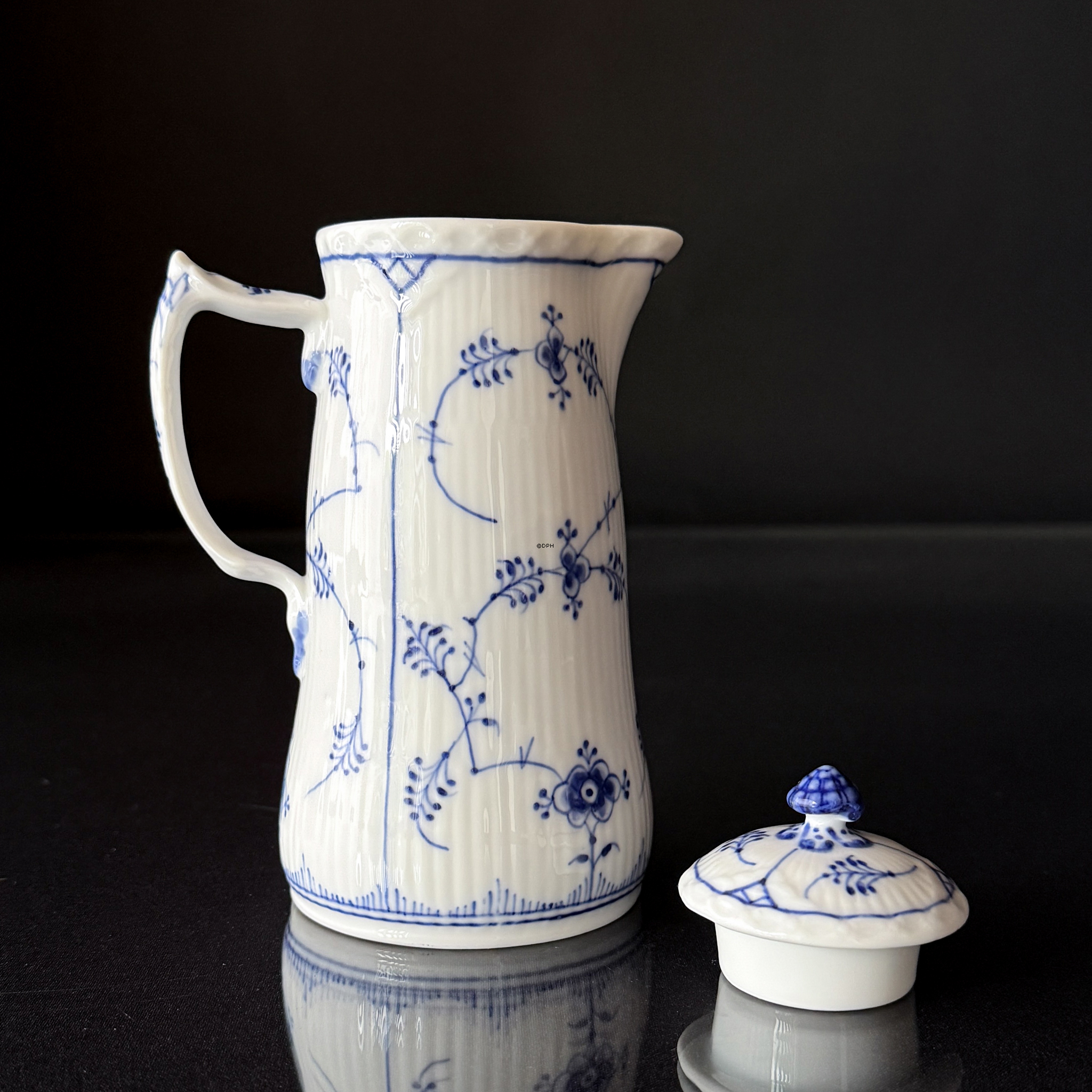Blue Fluted, ribbed, jug no. 1-32, Royal Copenhagen Very rare