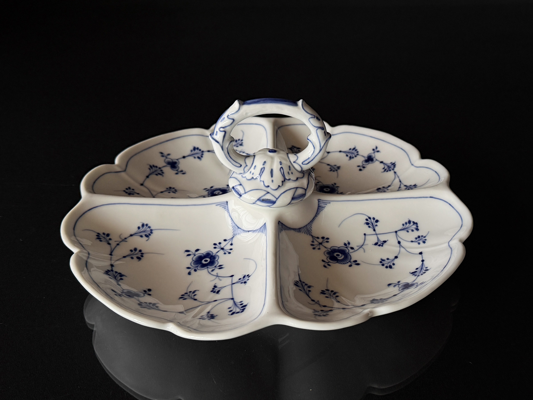 Royal Copenhagen Blue Fluted Plain cabaret dish no. 1/396, very rare, 1894-1900
