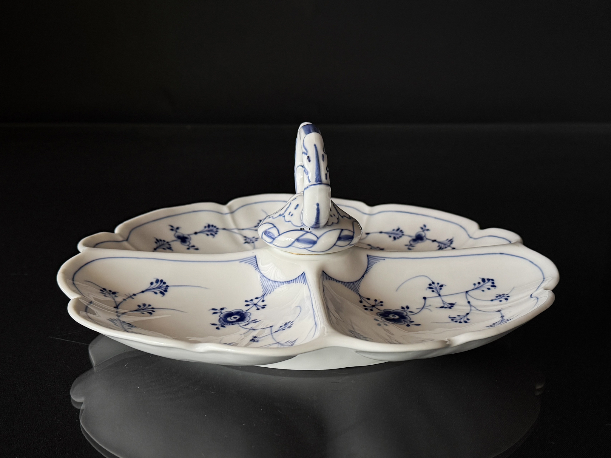 Royal Copenhagen Blue Fluted Plain cabaret dish no. 1/396, very rare, 1894-1900