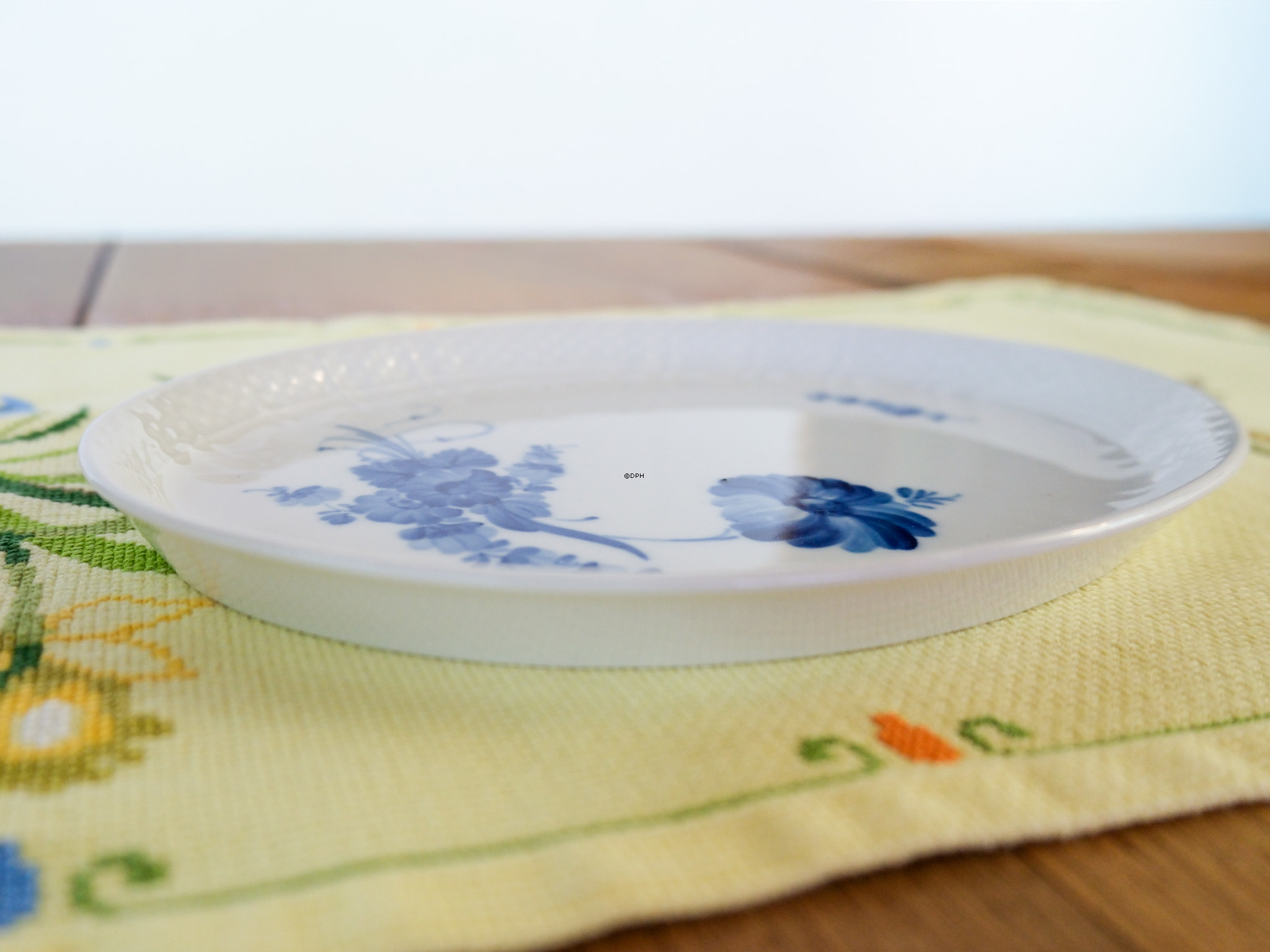 Blue Flover, Curved, Tray no. 10/1863, Royal Copenhagen