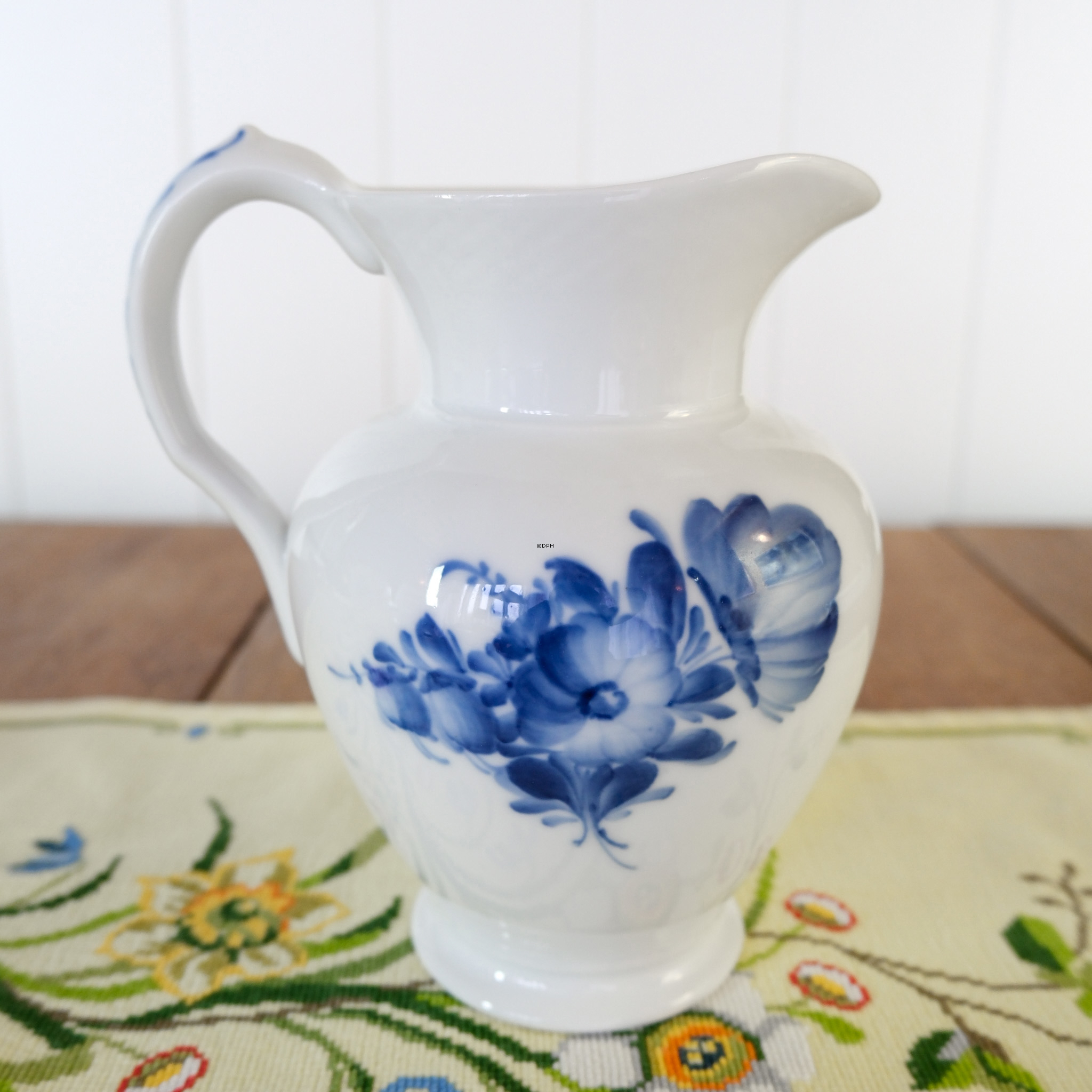 Blue Flower, braided, large chocolate pot with lid no. 10/8246, Royal Copenhagen