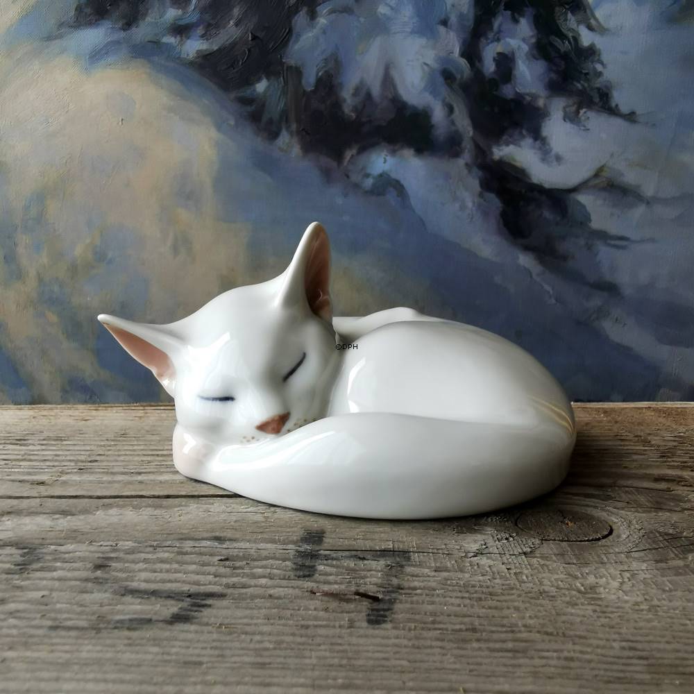 Sleeping tabby Cat, Royal Copenhagen figurine no. 422 or 057 Sleeping tabby Cat, Royal Copenhagen figurine no. 422 or 057