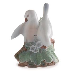 Lovebirds, Royal Copenhagen figurine no. 402 | No. 1020056 | Alt. R402 | DPH Trading