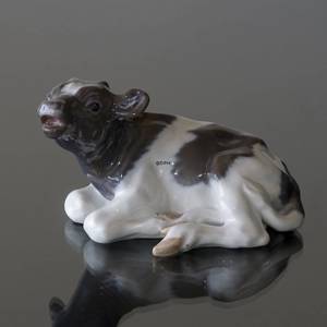 Calf lying down mooing for its mother, Royal Copenhagen figurine no. 1072 | No. 1020082 | Alt. r1072 | DPH Trading