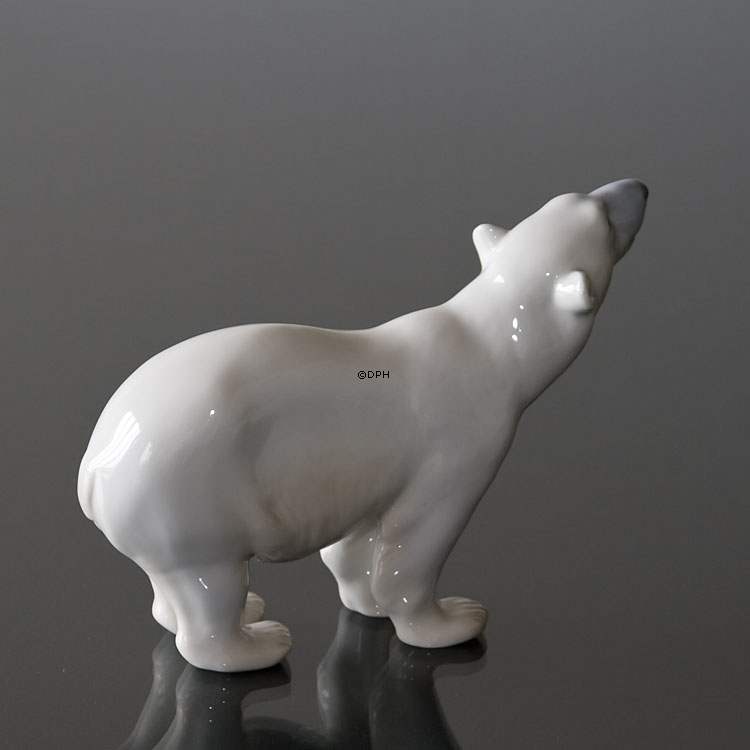 Polar Bear Sniffing, Bing & Grondahl figurine no. 1692 or 417 | No