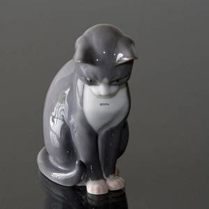 Cat sitting, Bing & grondahl figurine no. 1876 | No. 1020435 | Alt. B1876 | DPH Trading
