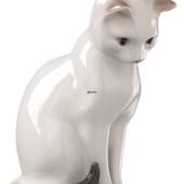 White cat looking down, Bing & Grondahl figurine no. 2453