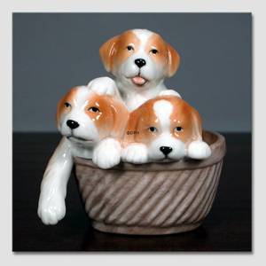 Puppies in a basket looking sweet, Royal Copenhagen dog figurine | No. 1020745 | Alt. 1020745 | DPH Trading