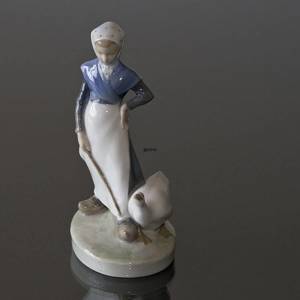 Little girl with geese walking along, Royal Copenhagen figurine no. 528 | No. 1021067 | Alt. R528 | DPH Trading