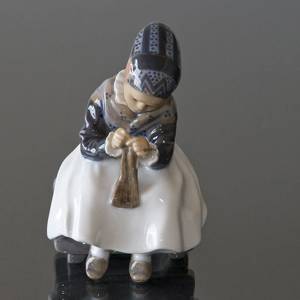 Amager Girl, Sowing while in Regional Costume, Royal Copenhagen figurine no. 1314 | No. 1021097 | Alt. R1314 | DPH Trading