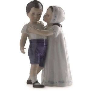 Love Scorned, Girl trying to Kiss Boy, Bing & Grondahl figurine no. 1614 | No. 1021406 | Alt. B1614 | DPH Trading