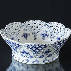 Blue Fluted, Full Lace, large Fruit bowl, Royal Copenhagen 24cm | No. 1103398 | Alt. 1-1061 | DPH Trading