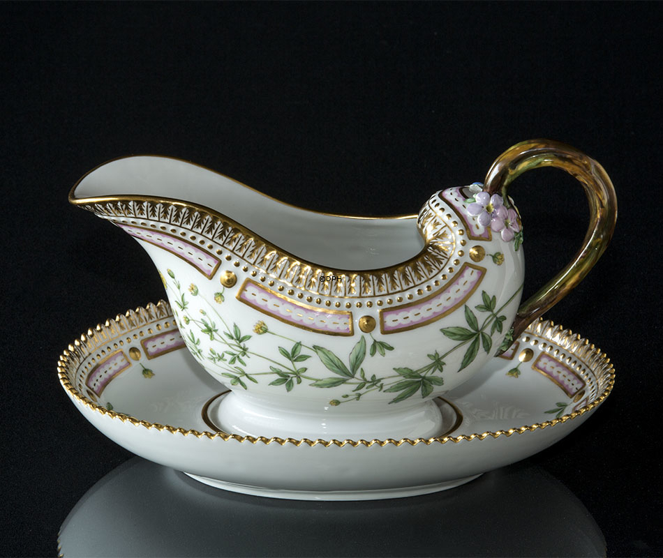 Flora Danica sauce boat on stand, capacity 35 cl, Royal Copenhagen