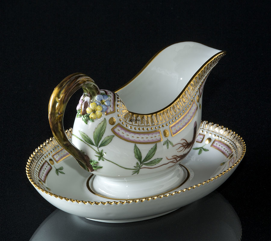 Flora Danica sauce boat on stand, capacity 35 cl, Royal Copenhagen