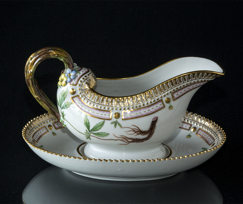 Flora Danica sauce boat on stand, capacity 35 cl, Royal Copenhagen