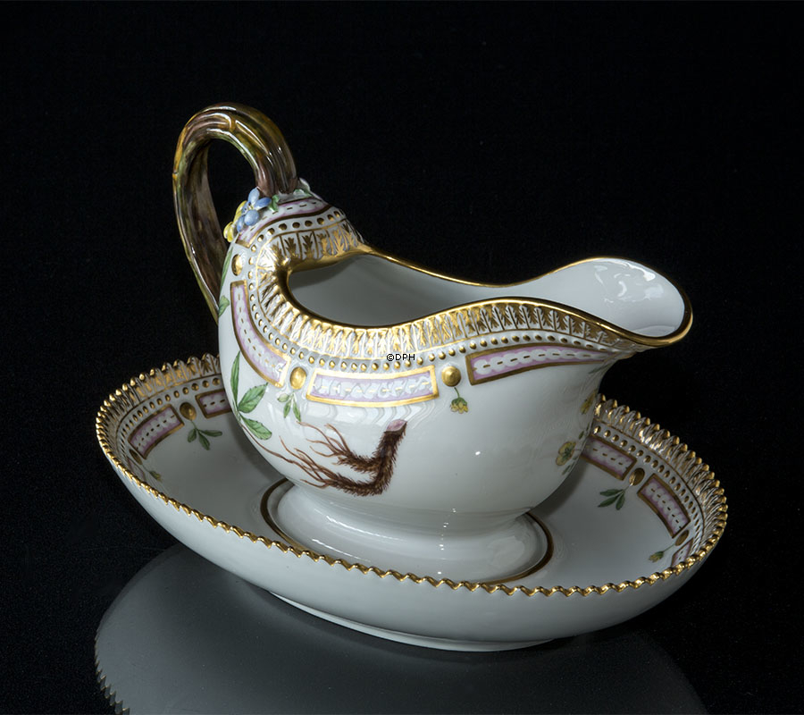Flora Danica sauce boat on stand, capacity 35 cl, Royal Copenhagen