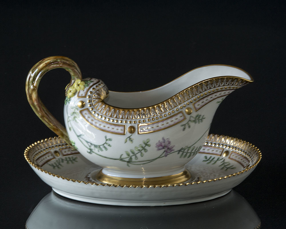 Flora Danica sauce boat on stand, capacity 35 cl, Royal Copenhagen