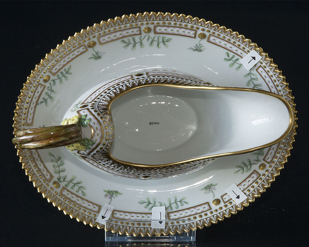 Flora Danica sauce boat on stand, capacity 35 cl, Royal Copenhagen