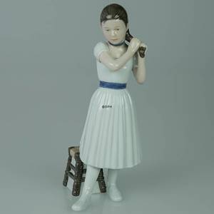 Ballerina standing doing her hair, Royal Copenhagen figurine | No. 1249138 | DPH Trading