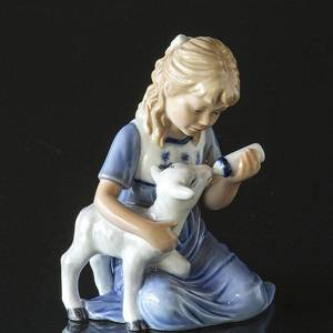 Girl with lamb, Royal Copenhagen figurine | No. 1249435 | DPH Trading