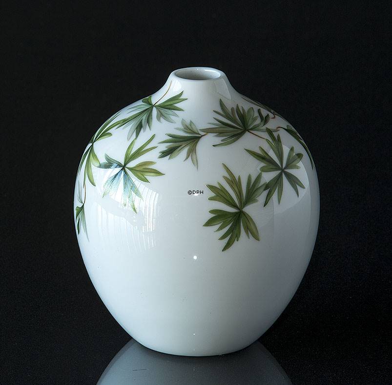 Vase With Geranium Royal Copenhagen Easter 2019 Year 2019 No