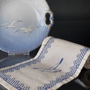 Hand-embroidered table runner for the Seagull Tableware (Vintage with some stains) | No. 1303003 | DPH Trading