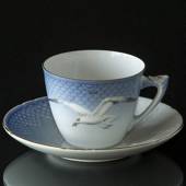 Seagull Service with gold Coffee Cup and Saucer, capacity 12,5 cl., Bing & ...