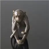 Dahl Jensen, Small monkey with tortoise, Bing & Grondahl figurineProducer : Bing & GrøndahlItem no.: B1510Height: 13 cm