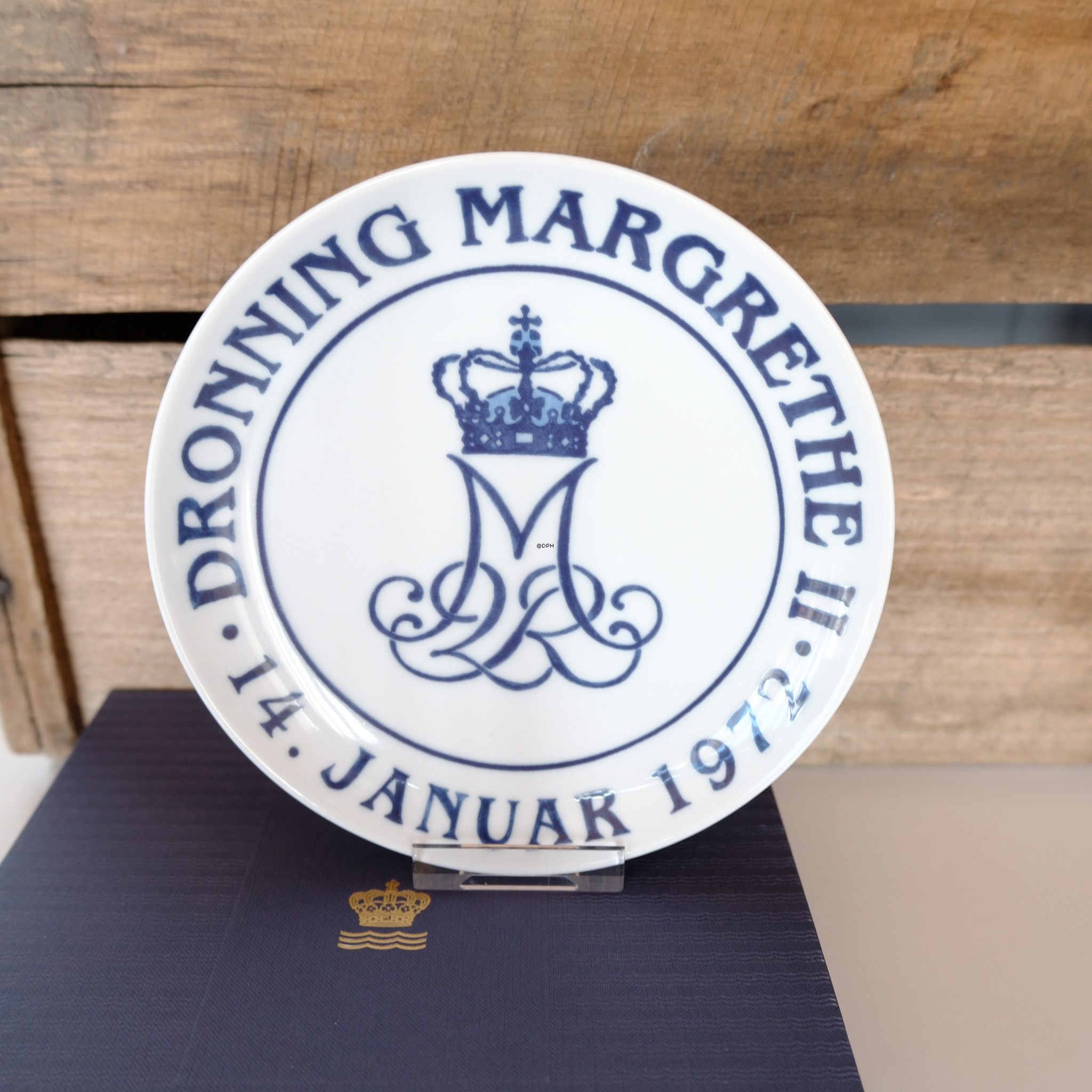 Royal Copenhagen Coronation plates, set, issued on the occasion of the succession to the throne in 2024