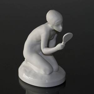 Girl with mirror, Royal Copenhagen Whites figurine | No. 2670093 | DPH Trading