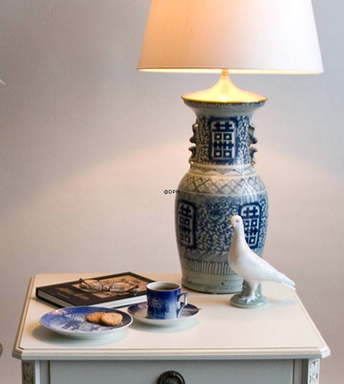 Chinese antique table lamp with Double Happiness