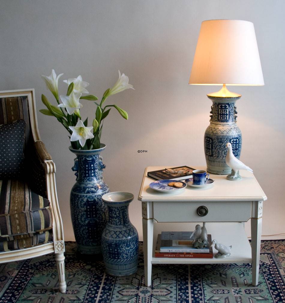 Chinese antique table lamp with Double Happiness