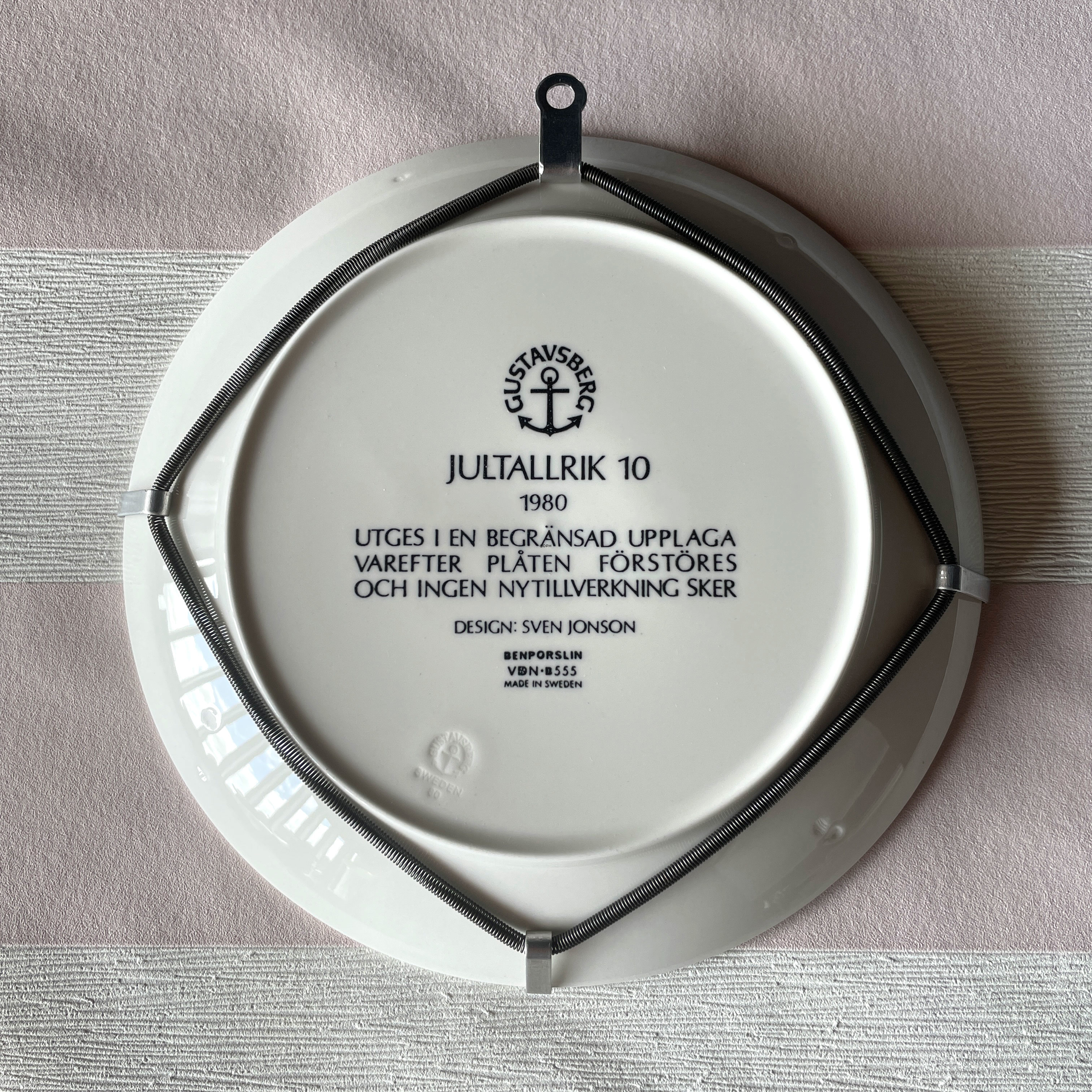 Ring Shaped Plate Hanger Ø21-27cm