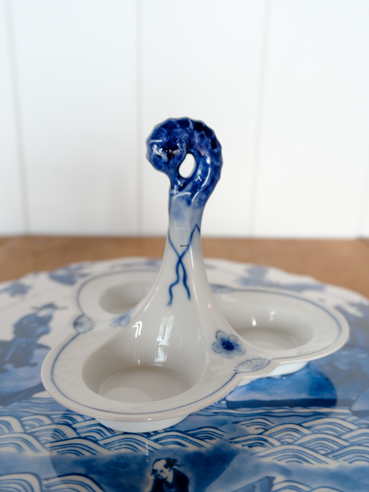 Empire holder til salt, peper og senneps (Plat de ménage nr. 52), Bing & Grøndahl