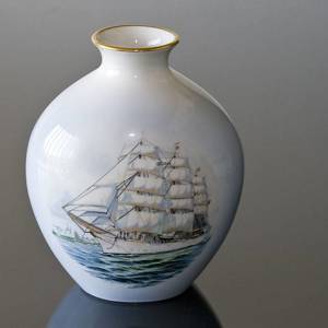 Windjammer vase with The Trainingship Denmark, Bing & grondahl No. 55251 | No. 55251 | Alt. B8872-5506 | DPH Trading