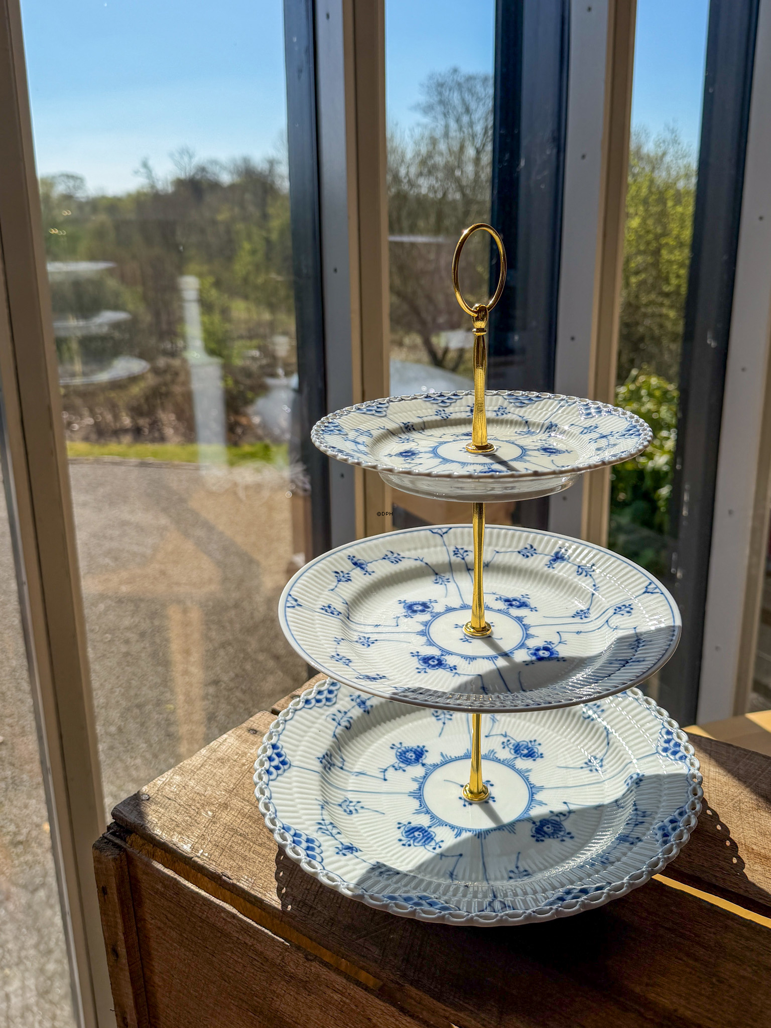 Royal Copenhagen Blue Fluted Full Lace / Blue Fluted Plain 3-tier stand